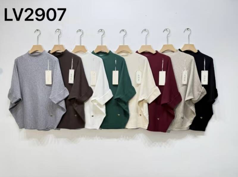 Swetry damskie Roz M/L-L/XL. Mix kolor. Paczka 8 szt